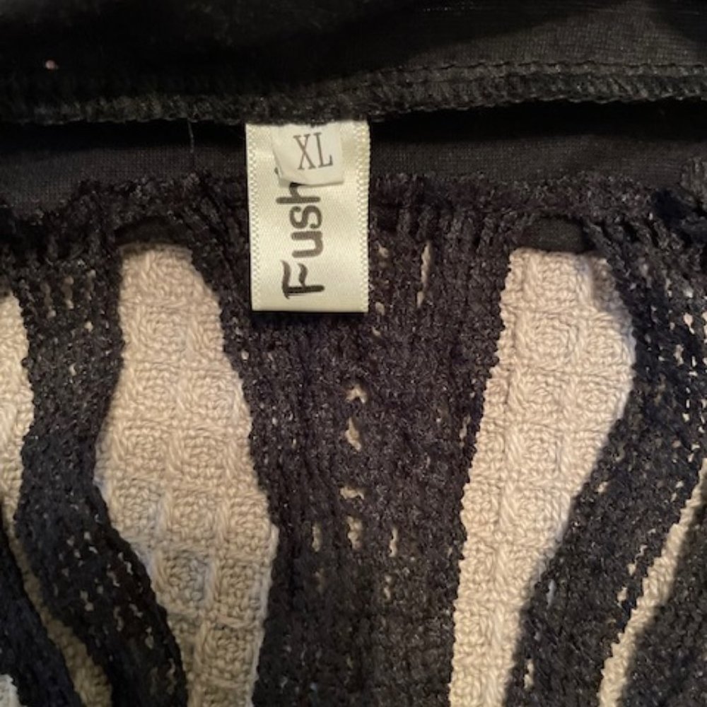 Ealey Fushi Black Long Sleeve Cardigan Skull Goth Girl Size M/L NWOTs - Picture 8 of 8